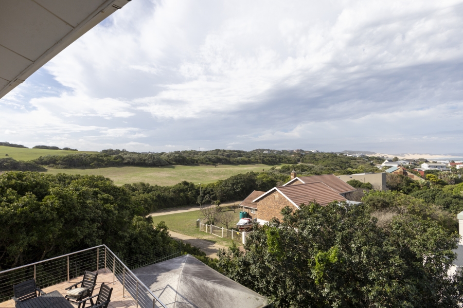 8 Bedroom Property for Sale in West Beach Eastern Cape